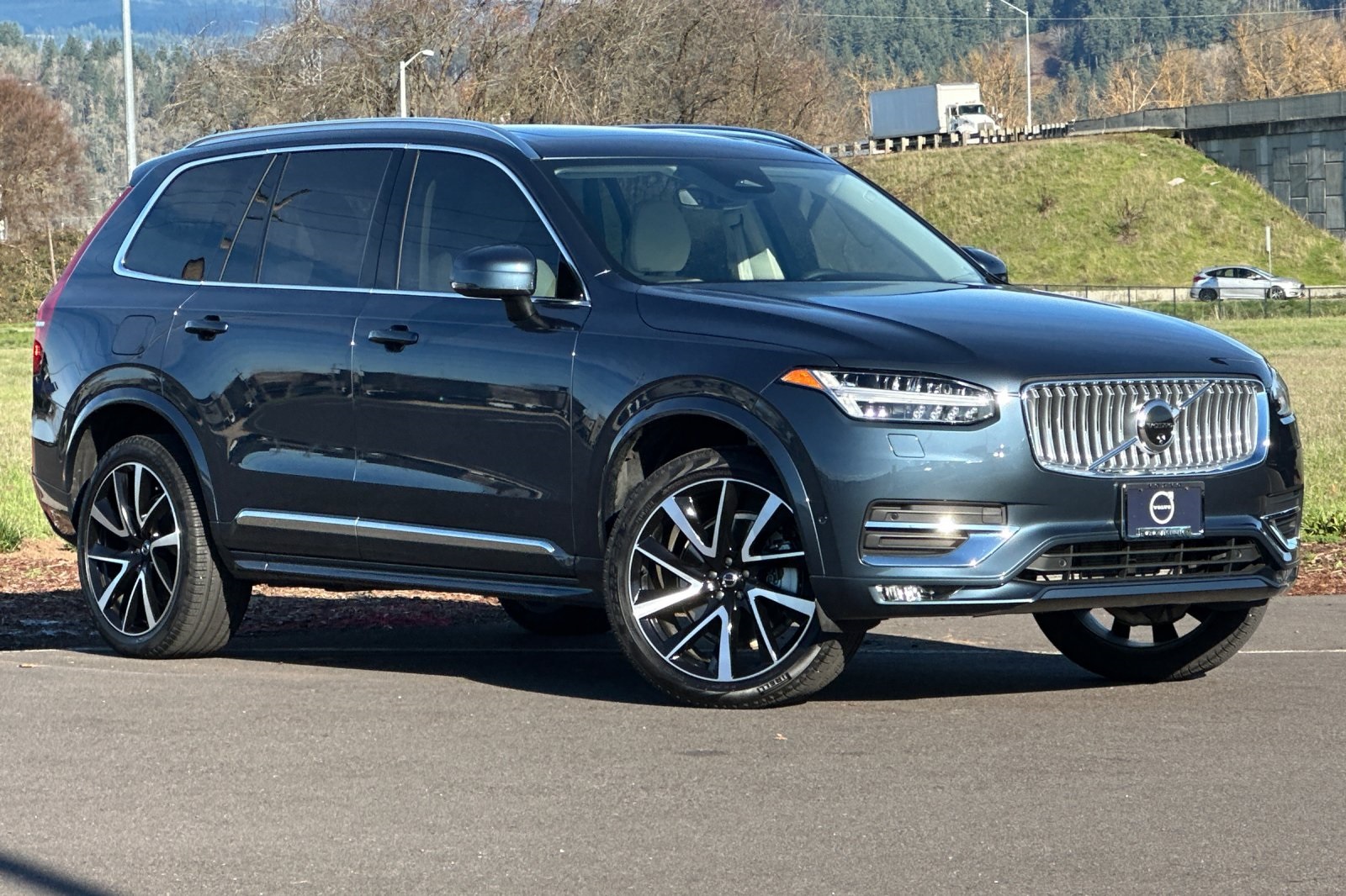 2025 Volvo XC90 Plus's photo
