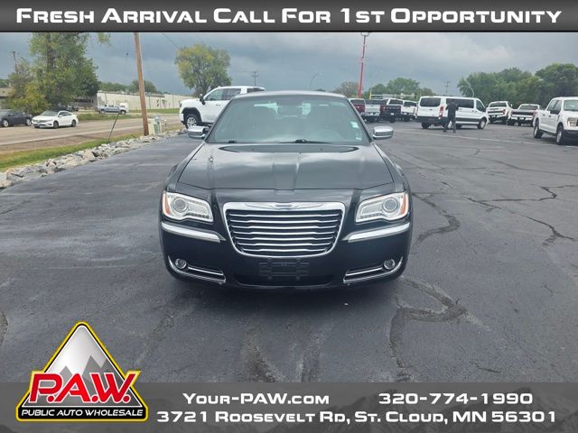2013 Chrysler 300 photo 3