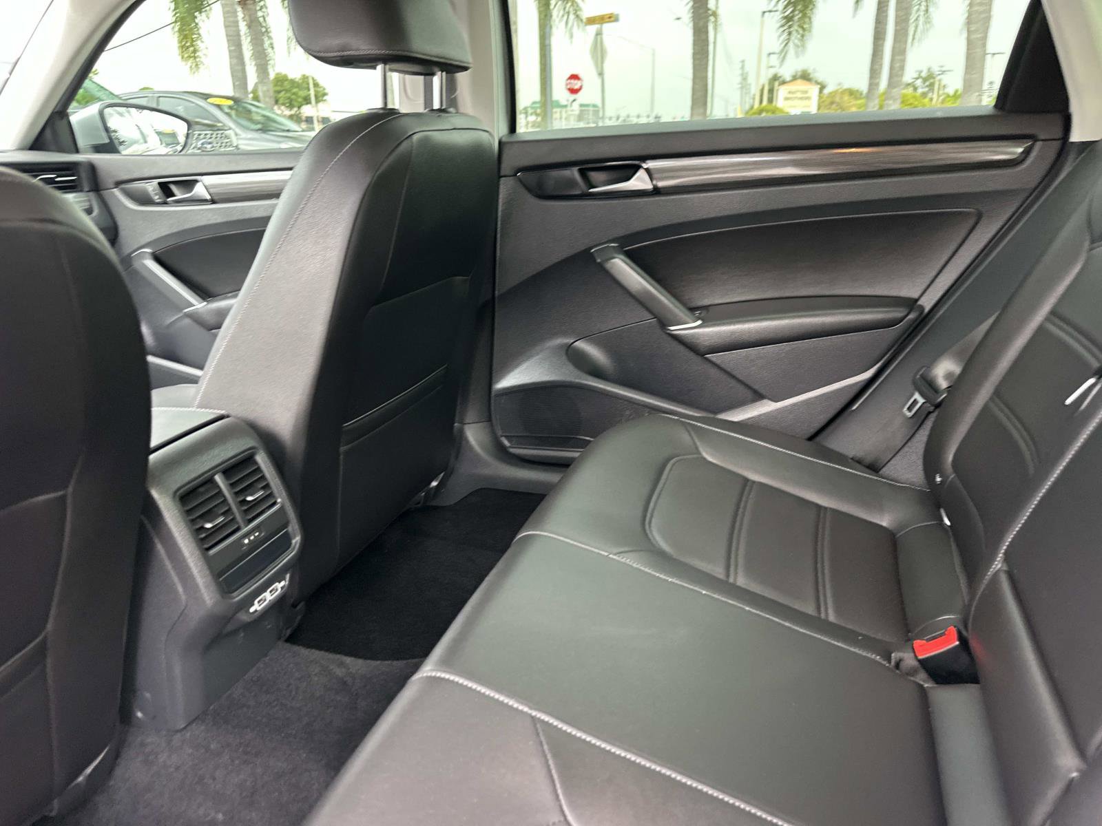 2020 Volkswagen Passat 2.0T R-Line photo 12