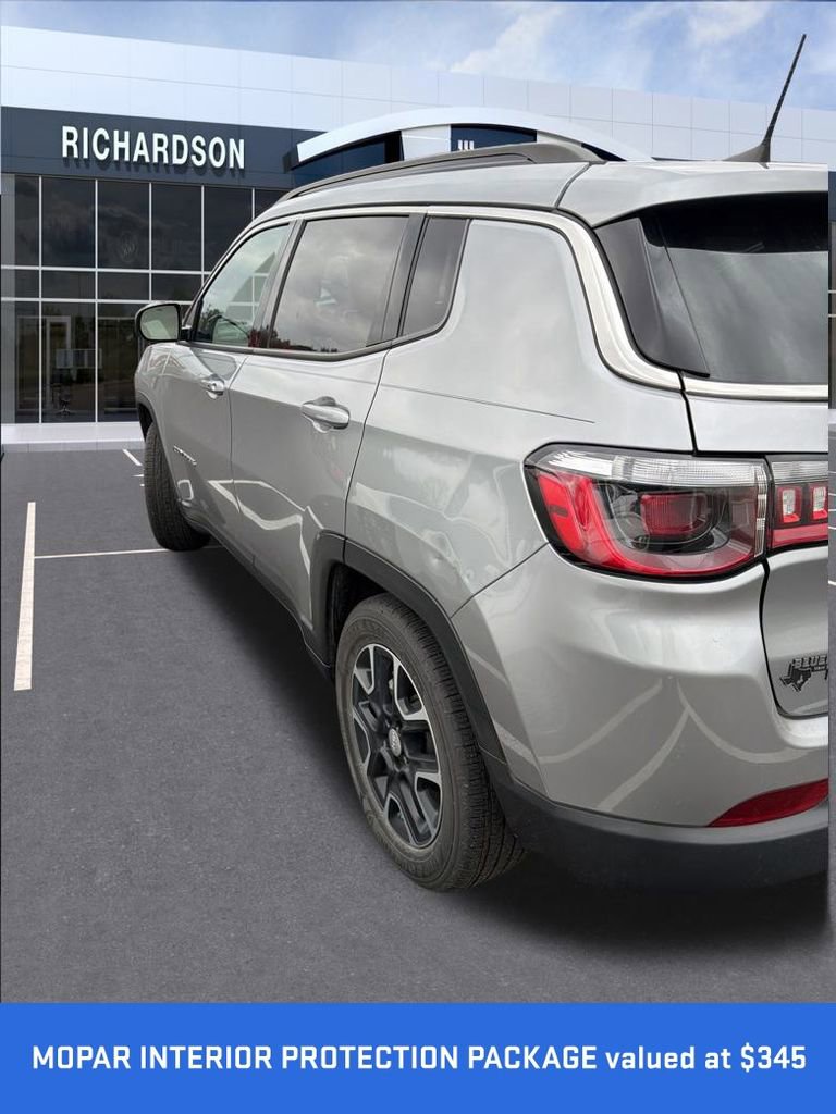 2022 Jeep Compass Latitude photo 4