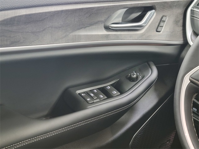 2025 Jeep Grand Cherokee Limited photo 29