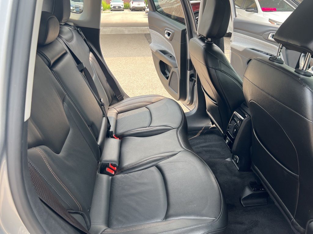 2022 Jeep Compass Latitude Lux photo 13
