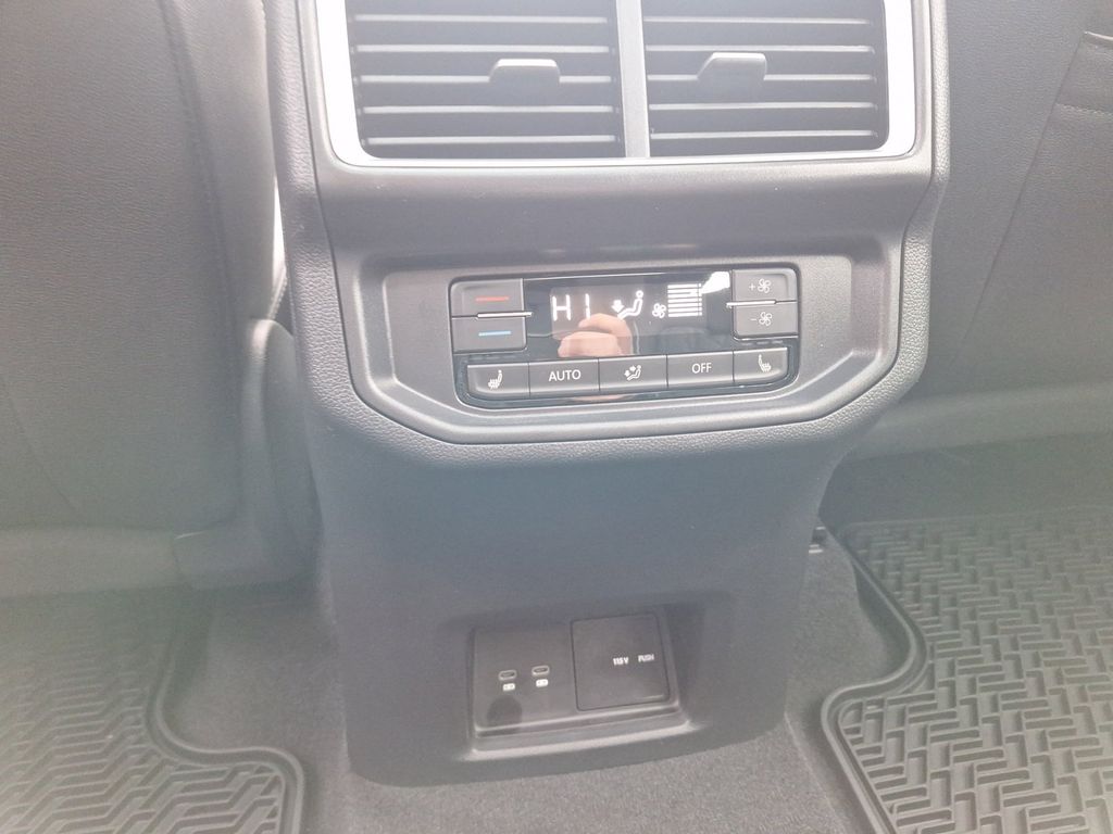 2025 Volkswagen Atlas SEL Premium R-Line photo 19