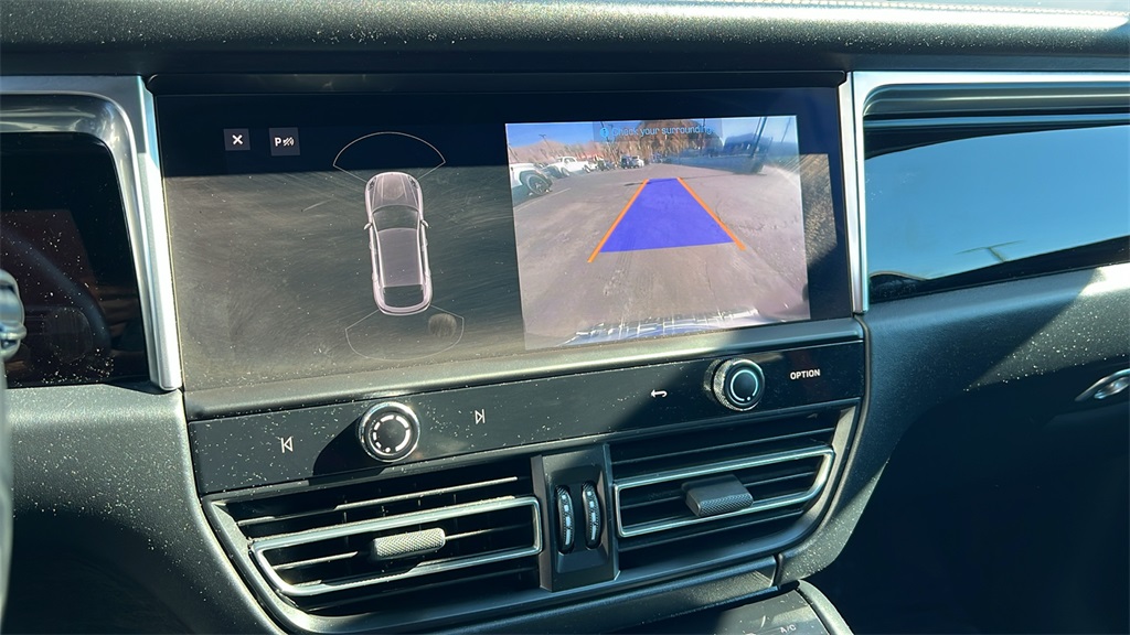 2023 Porsche Macan T photo 16