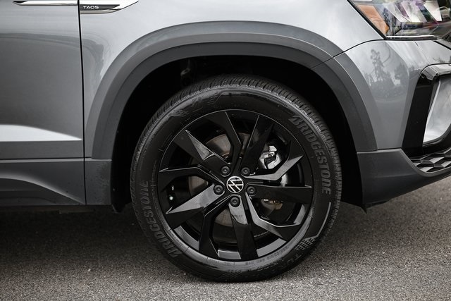 2022 Volkswagen Taos SE photo 3