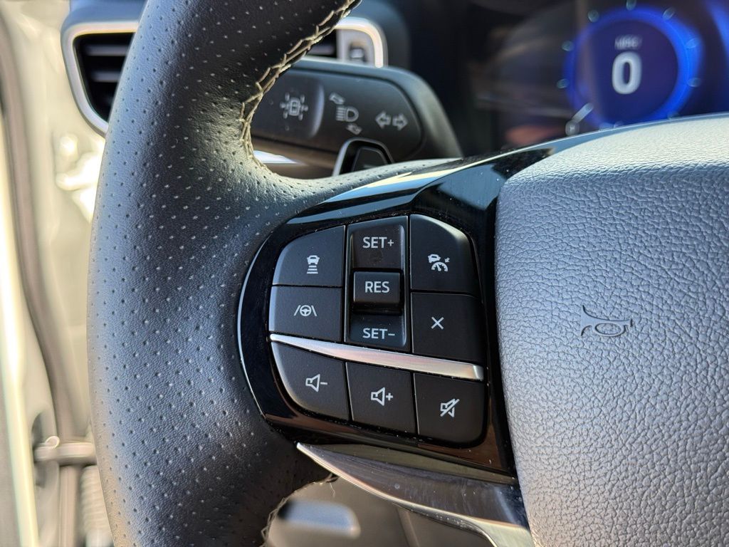 2022 Ford Explorer ST photo 17
