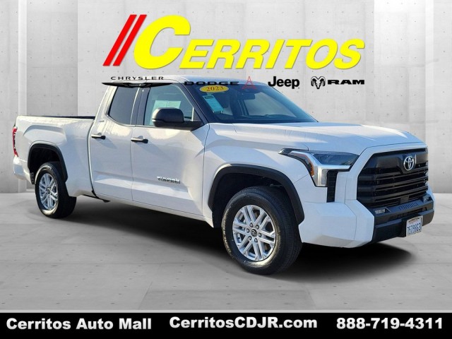2023 Toyota Tundra SR5's photo