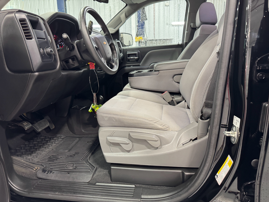 2019 Chevrolet Silverado 1500 Custom photo 3