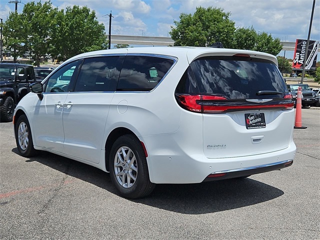 2025 Chrysler Pacifica photo 9