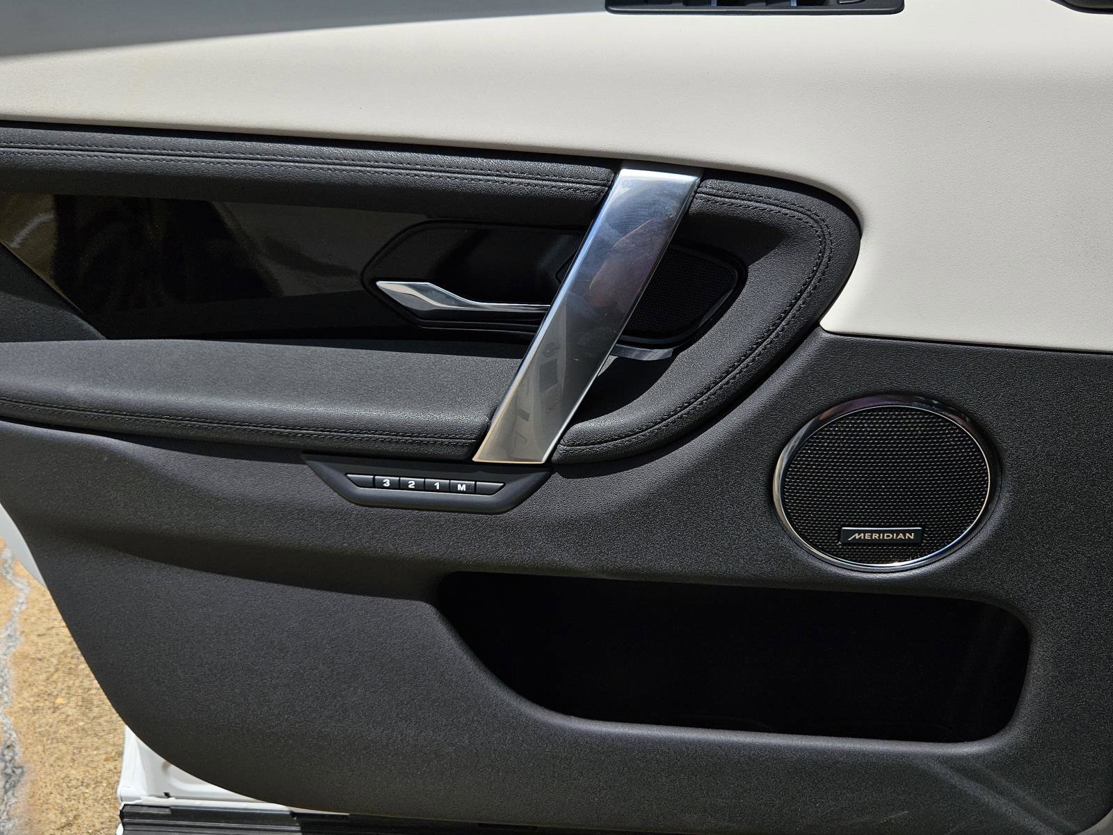 2025 Land Rover Discovery Sport S photo 23