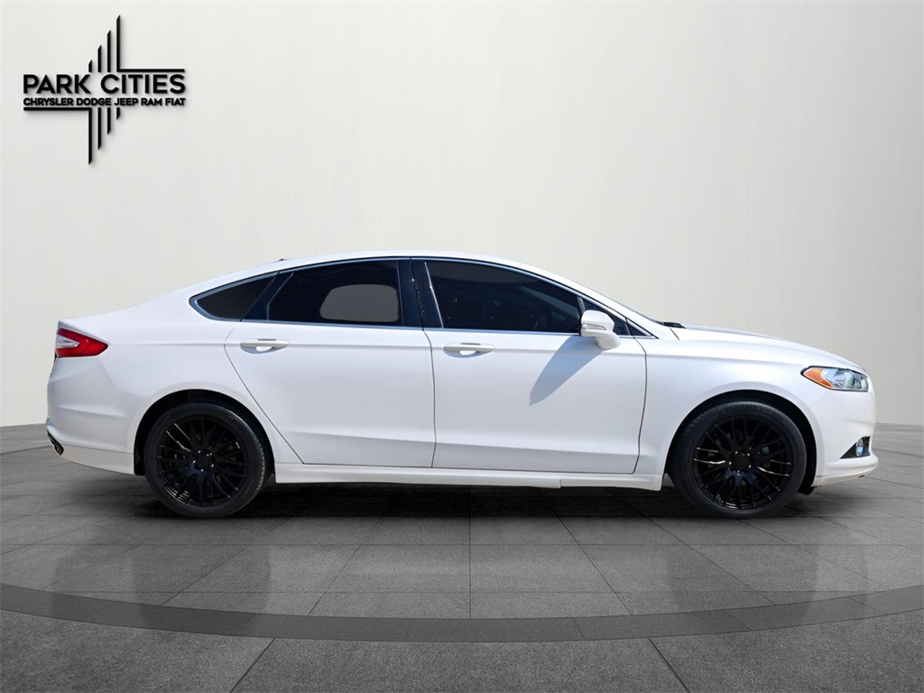 2015 Ford Fusion SE photo 2