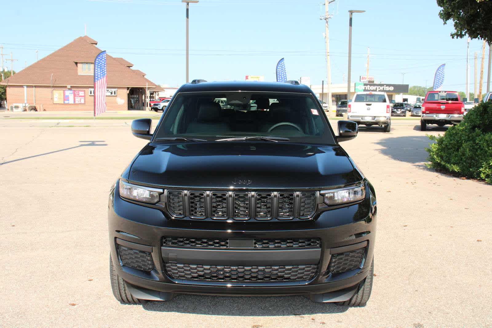 2025 Jeep Grand Cherokee Laredo Altitude photo 4