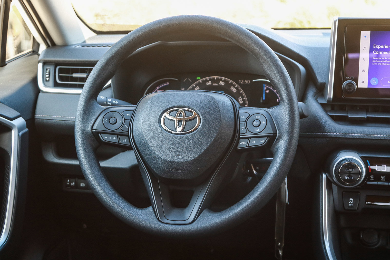 2025 Toyota RAV4 Hybrid LE photo 15