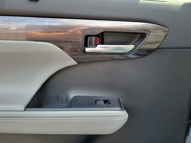 2020 Toyota Highlander Platinum photo 12