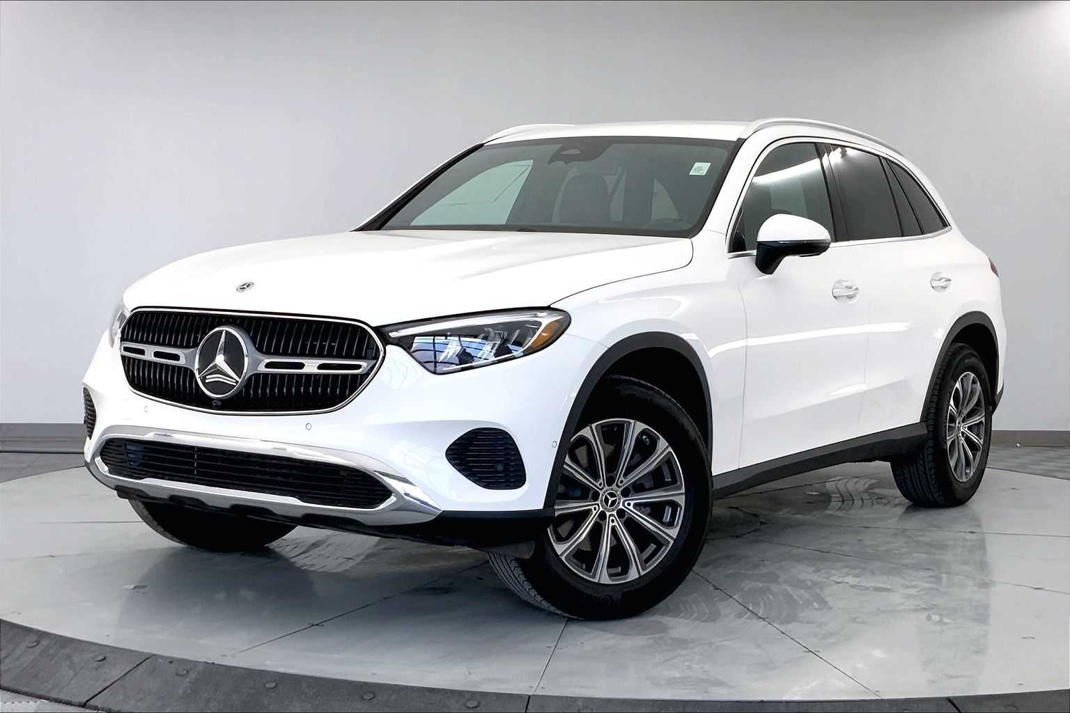 2025 Mercedes-Benz GLC Base's photo