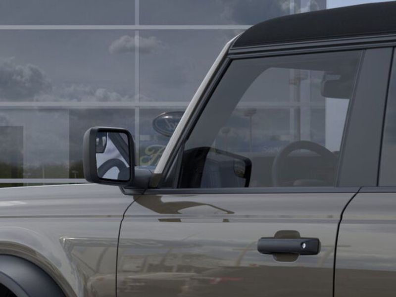 2025 Ford Bronco Base photo 21
