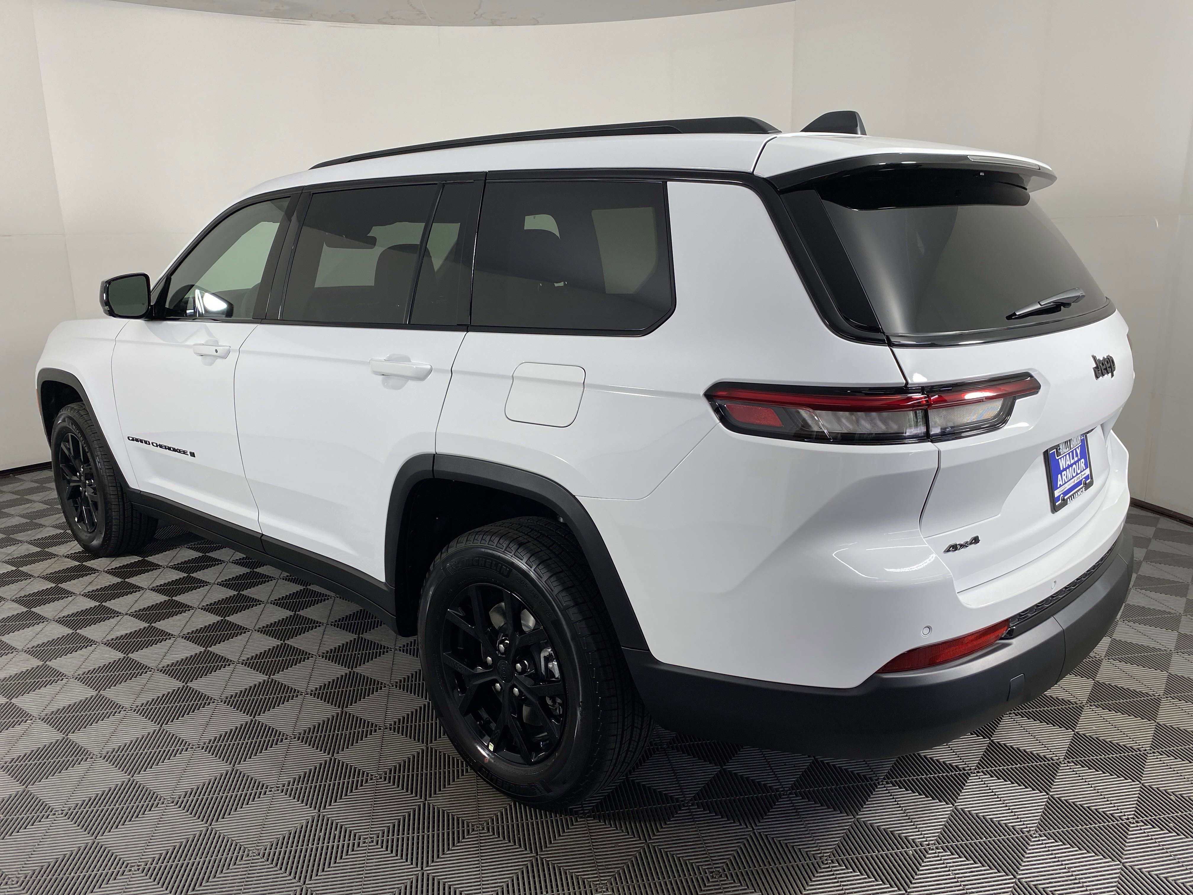 2025 Jeep Grand Cherokee Laredo Altitude photo 2