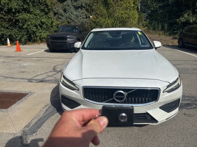 2020 Volvo S60 T6 Momentum photo 6