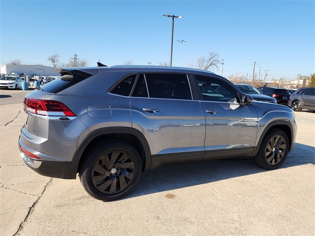 2025 Volkswagen Atlas Cross Sport SE Technology photo 2