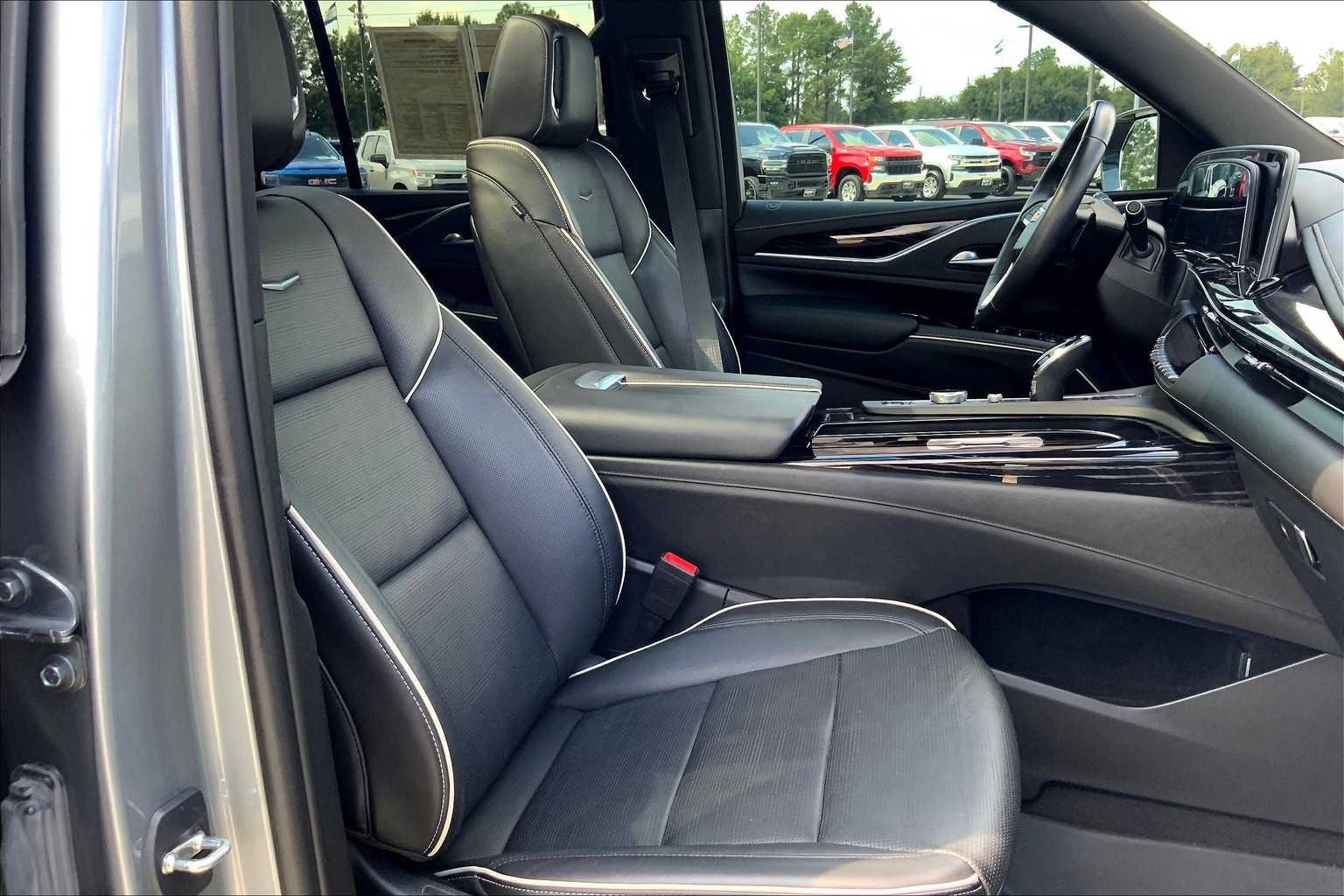 2023 Cadillac Escalade Sport photo 7