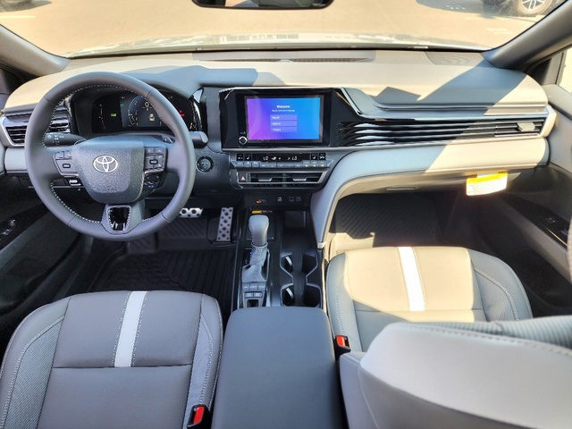 2025 Toyota Camry SE photo 10