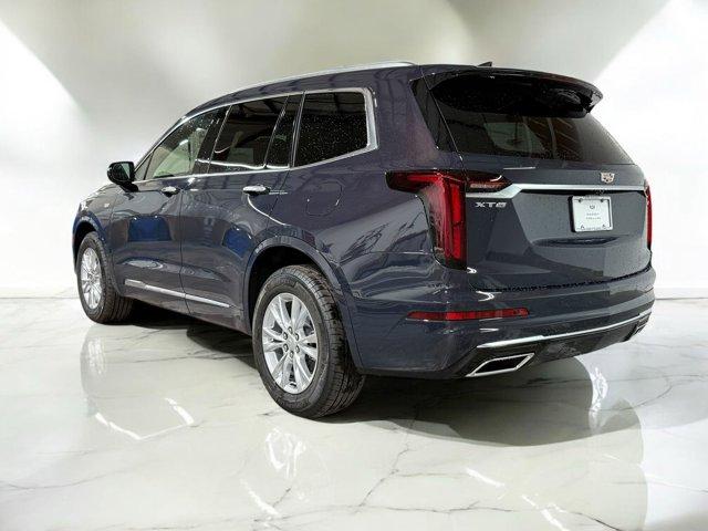 2025 Cadillac XT6 Luxury photo 3