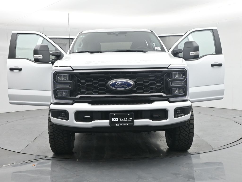 2025 Ford F-250 photo 26