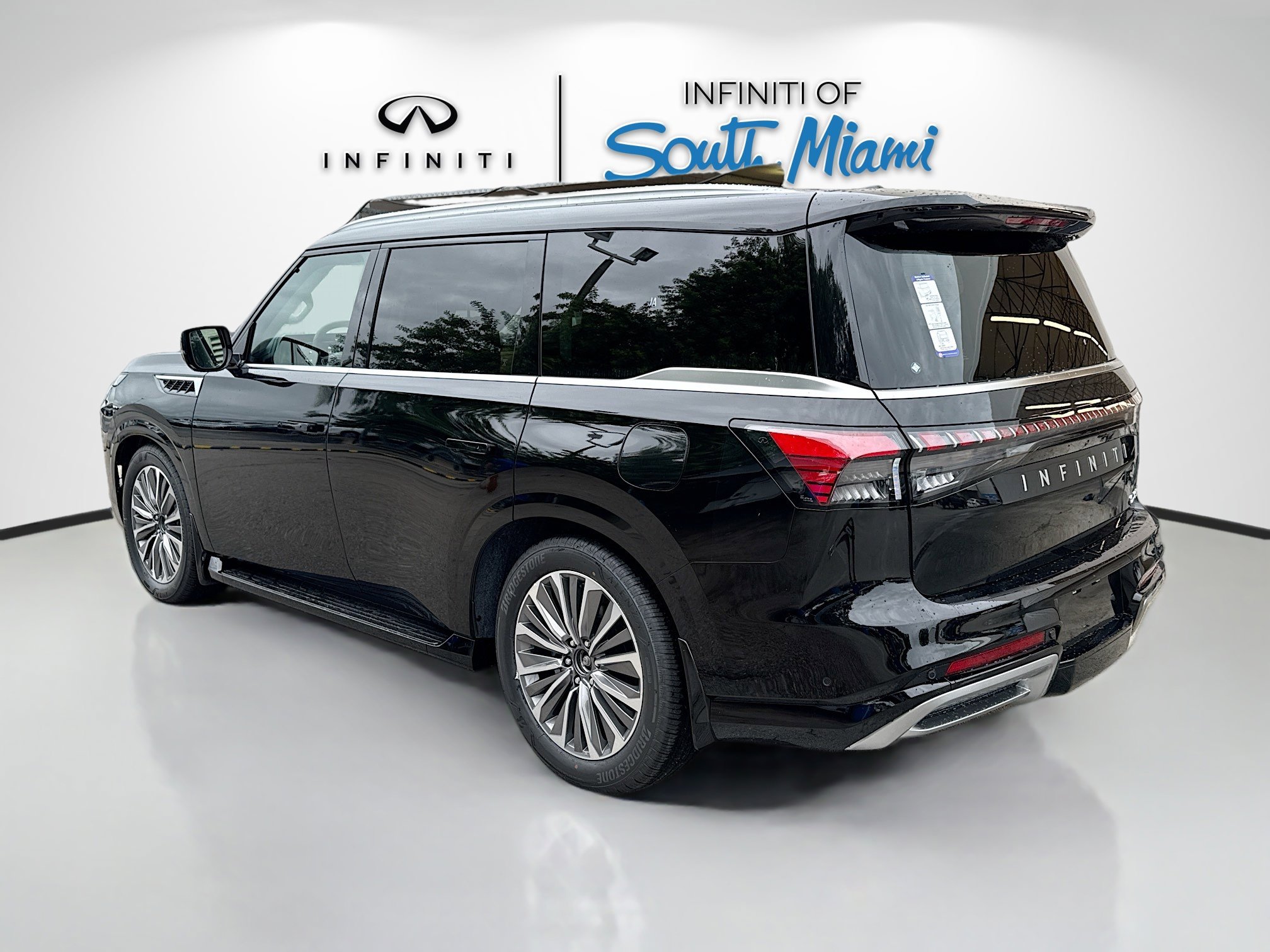 2026 Infiniti QX80 Luxe photo 4