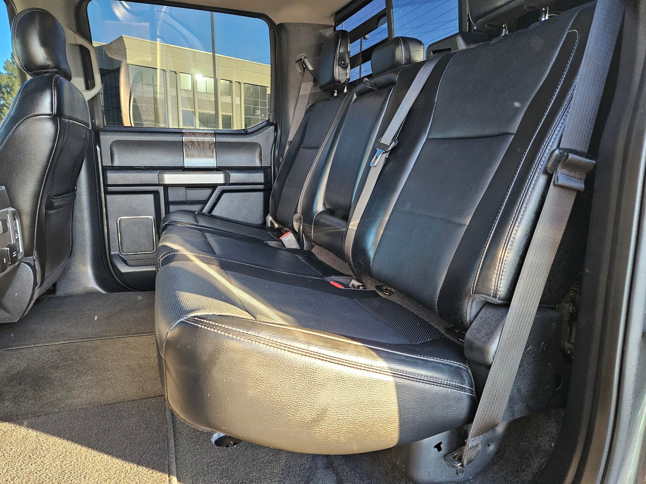 2017 Ford F-350 Lariat photo 25