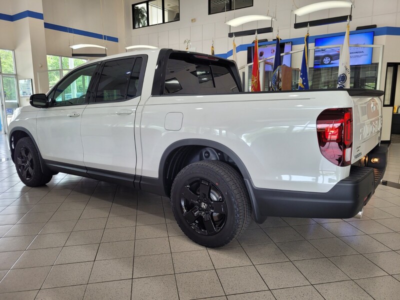 2025 Honda Ridgeline Black Edition photo 3
