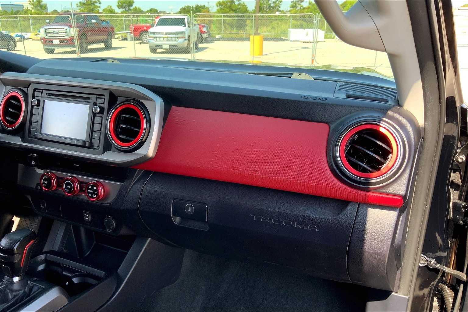 2017 Toyota Tacoma SR5 photo 17
