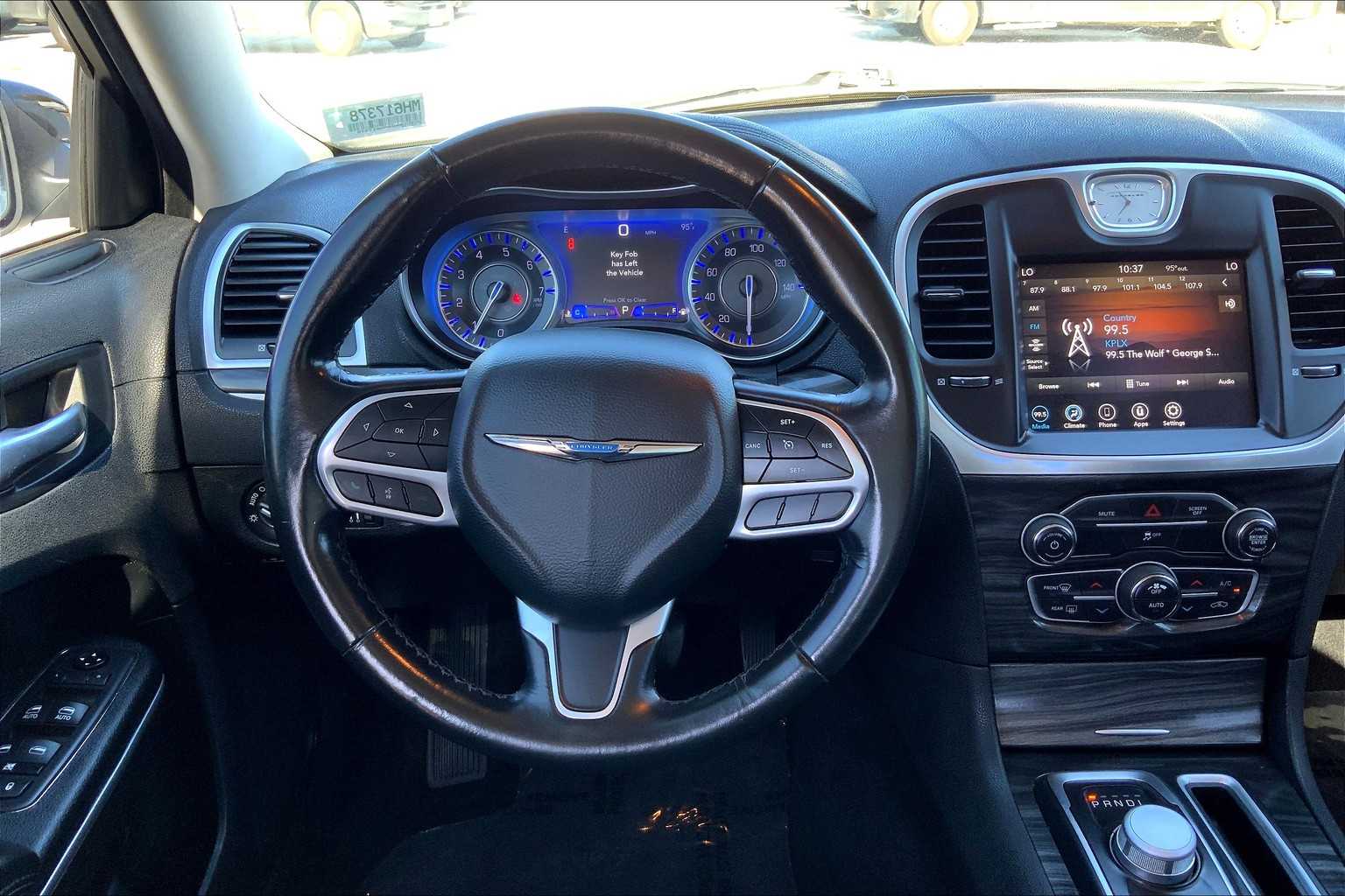 2021 Chrysler 300 Touring Limited photo 5