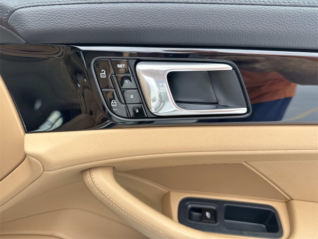 2020 Porsche Panamera 4 photo 13