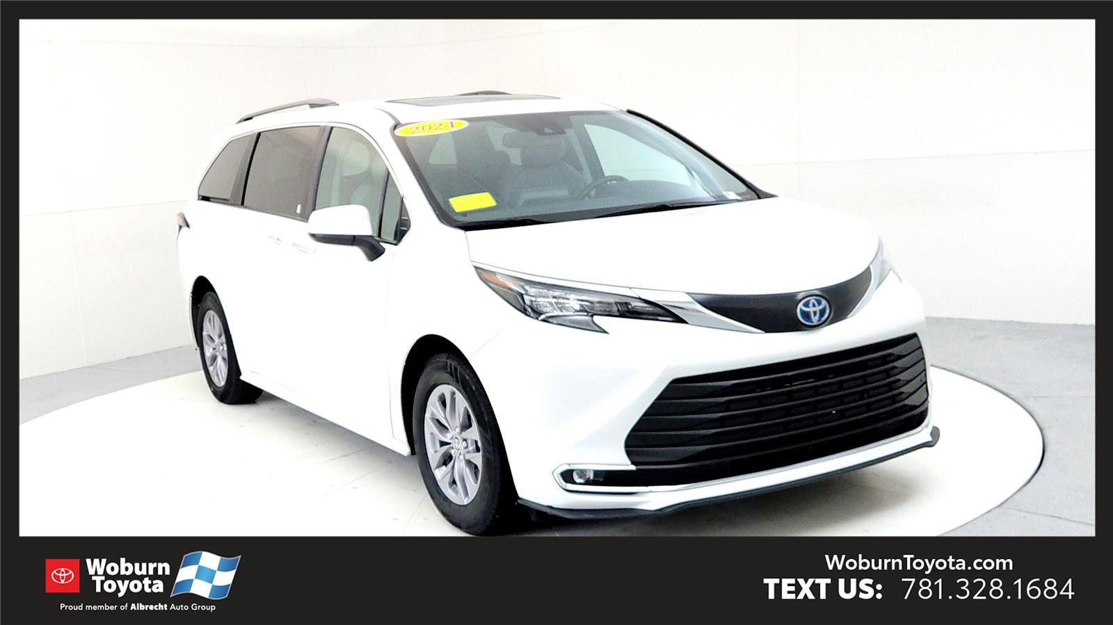 2024 Toyota Sienna XLE's photo