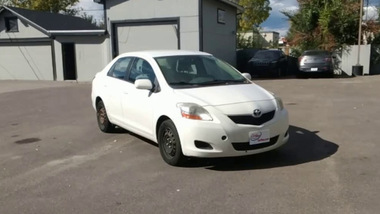 2010 Toyota Yaris Base photo 2