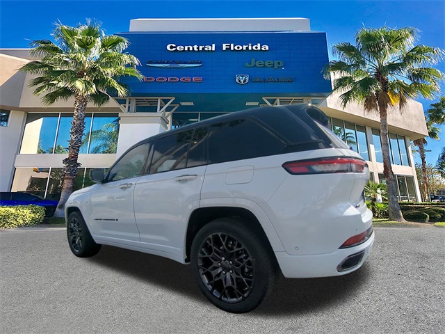 2025 Jeep Grand Cherokee Summit photo 4