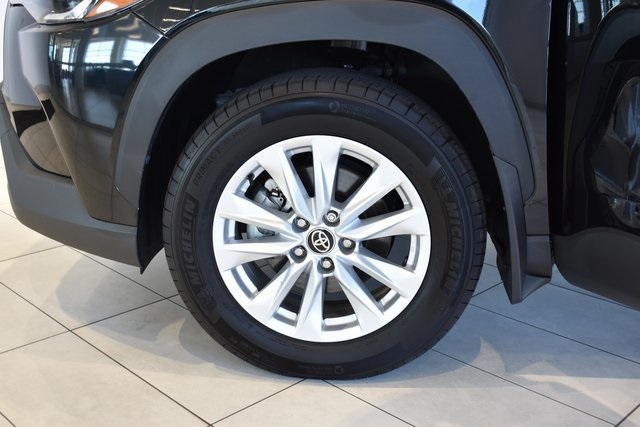 2023 Toyota Corolla Cross LE photo 24