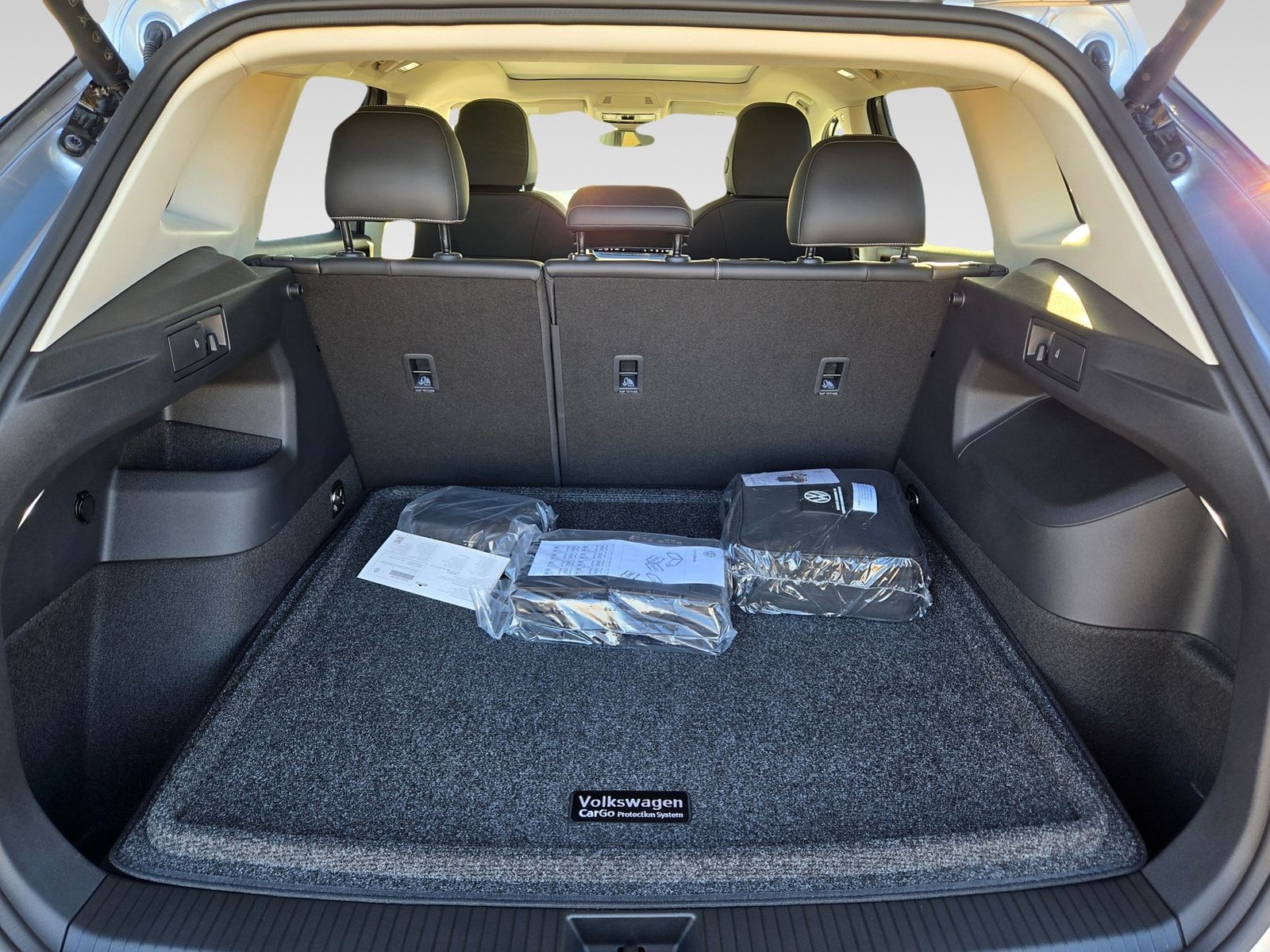 2025 Volkswagen Tiguan SE photo 4