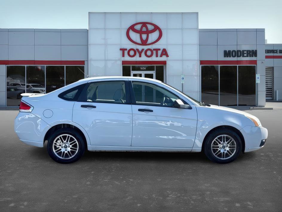 2010 Ford Focus SE photo 4