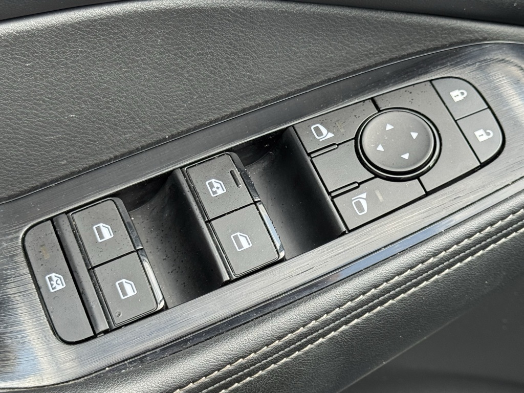 2024 Nissan Rogue SV photo 11