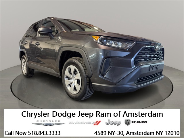 2020 Toyota RAV4 LE's photo