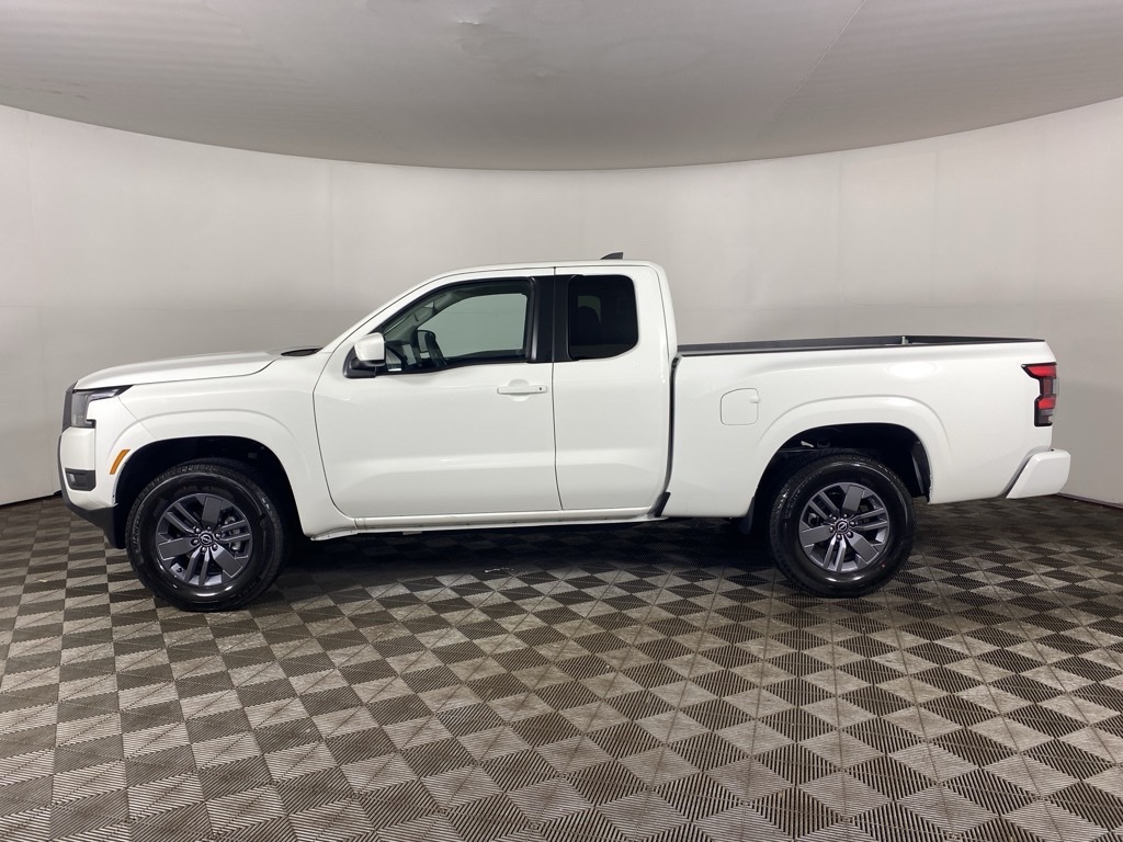 2025 Nissan Frontier SV photo 4