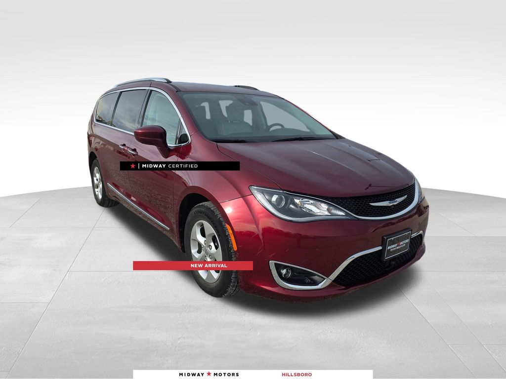 2017 Chrysler Pacifica Touring-L Plus's photo