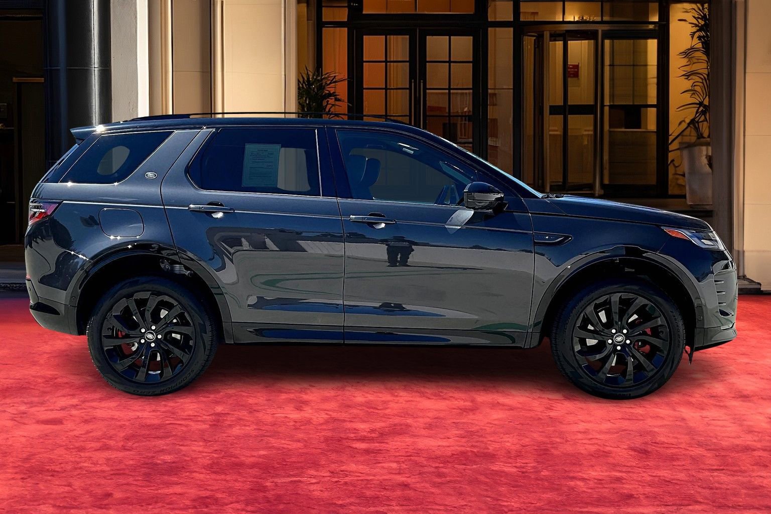 2025 Land Rover Discovery Sport Dynamic SE photo 12