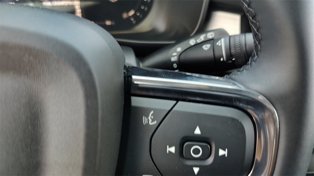 2026 Volvo XC40 photo 18
