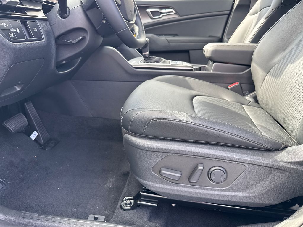 2026 Kia Sportage EX photo 9