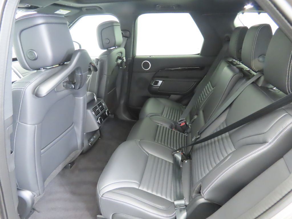 2025 Land Rover Discovery S photo 21