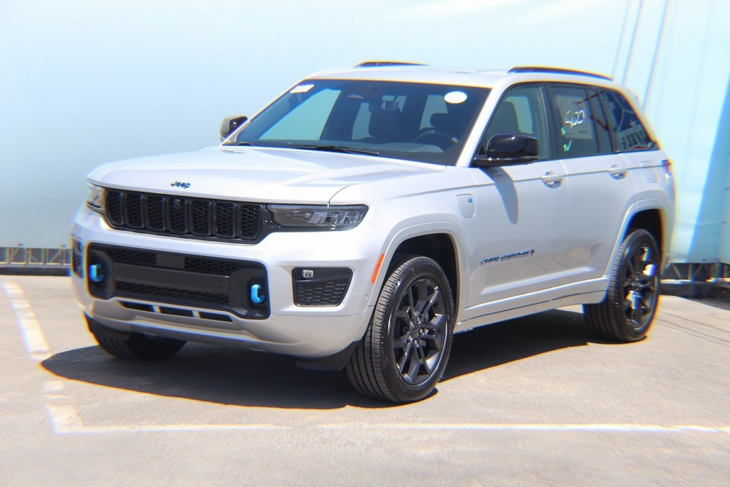 2025 Jeep Cherokee 4xe photo 2