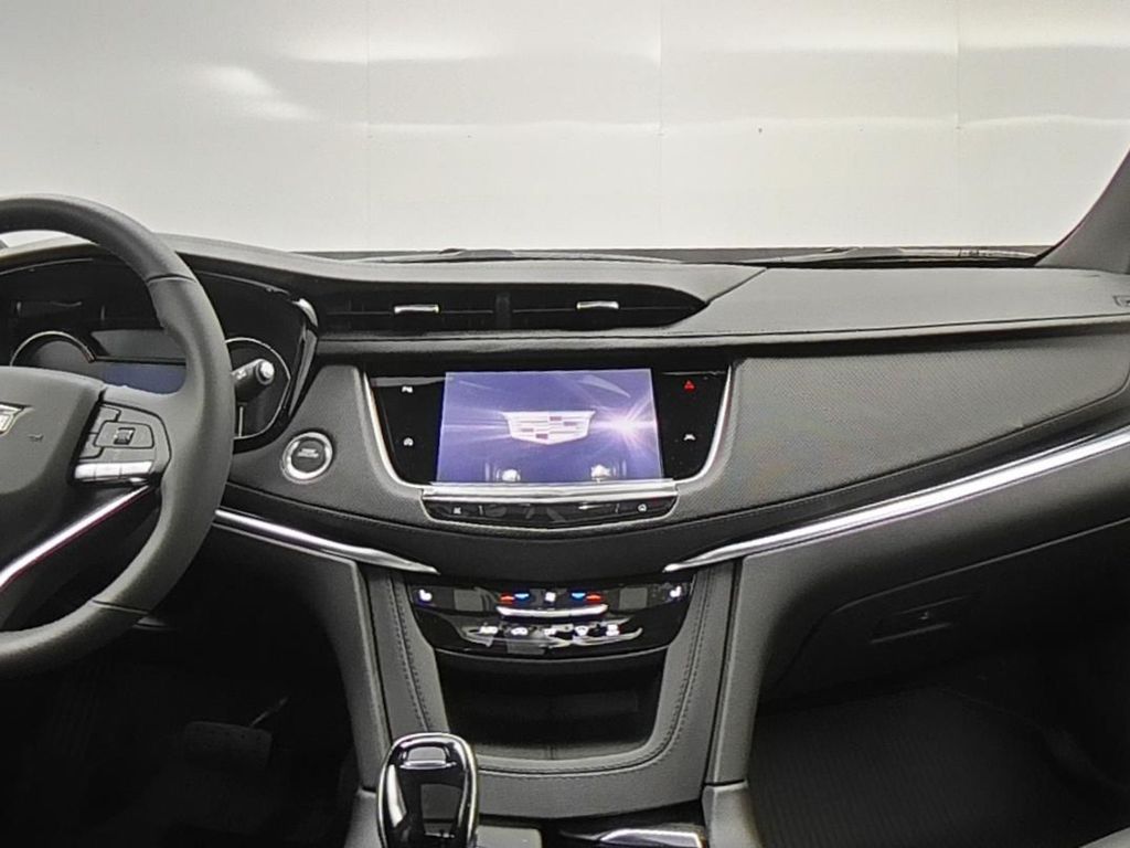 2025 Cadillac XT6 Luxury photo 9