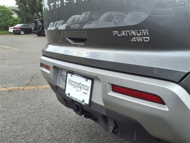 2023 Nissan Pathfinder Platinum photo 7